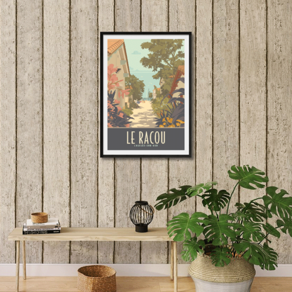 Décor avec l'affiche encadrée du Racou